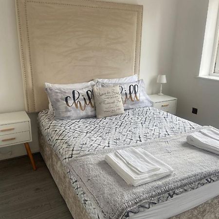 Grays Serviced Apartment Stifford ภายนอก รูปภาพ