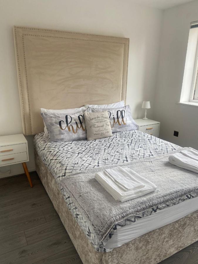 Grays Serviced Apartment Stifford ภายนอก รูปภาพ